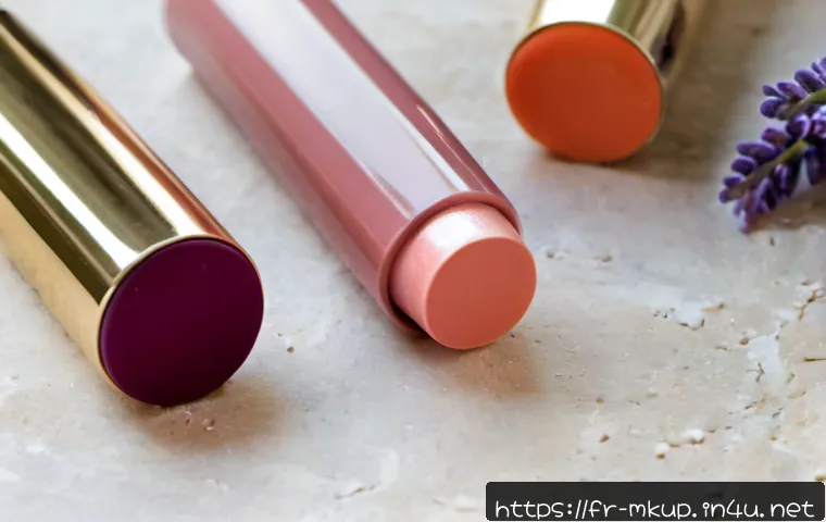 비건 립스틱 브랜드 추천 - Photorealistic editorial flat lay of vegan lipstick recommendations for a French beauty blog: four e...